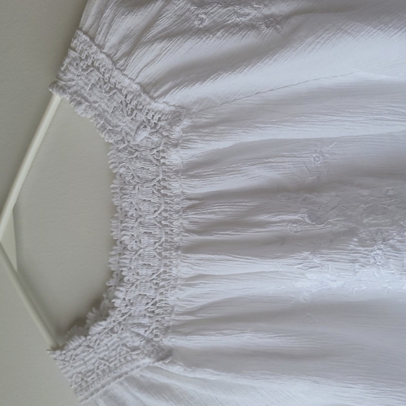 Boho Chic White Lace and Embroidered Top From Greece - Picture 6 of 16